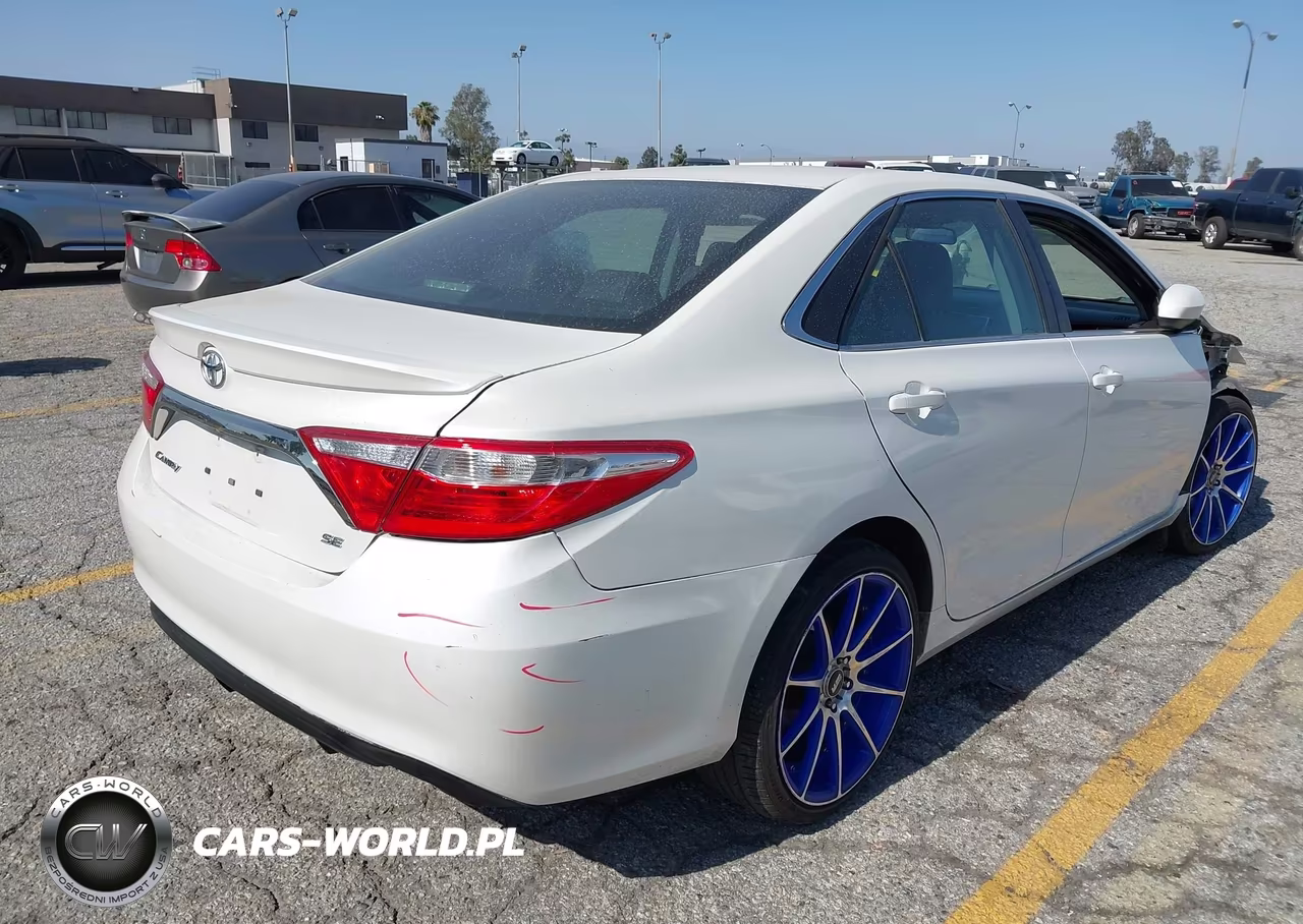 2015 Toyota Camry Se VIN:4T1BF1FK3FU111547 - 4