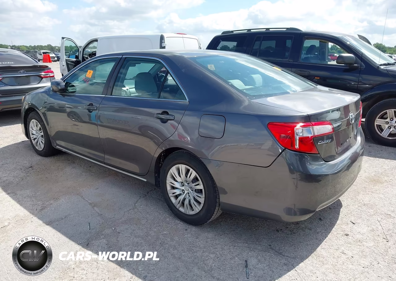 2014 Toyota Camry Le VIN:4T4BF1FK3ER395265 - 3