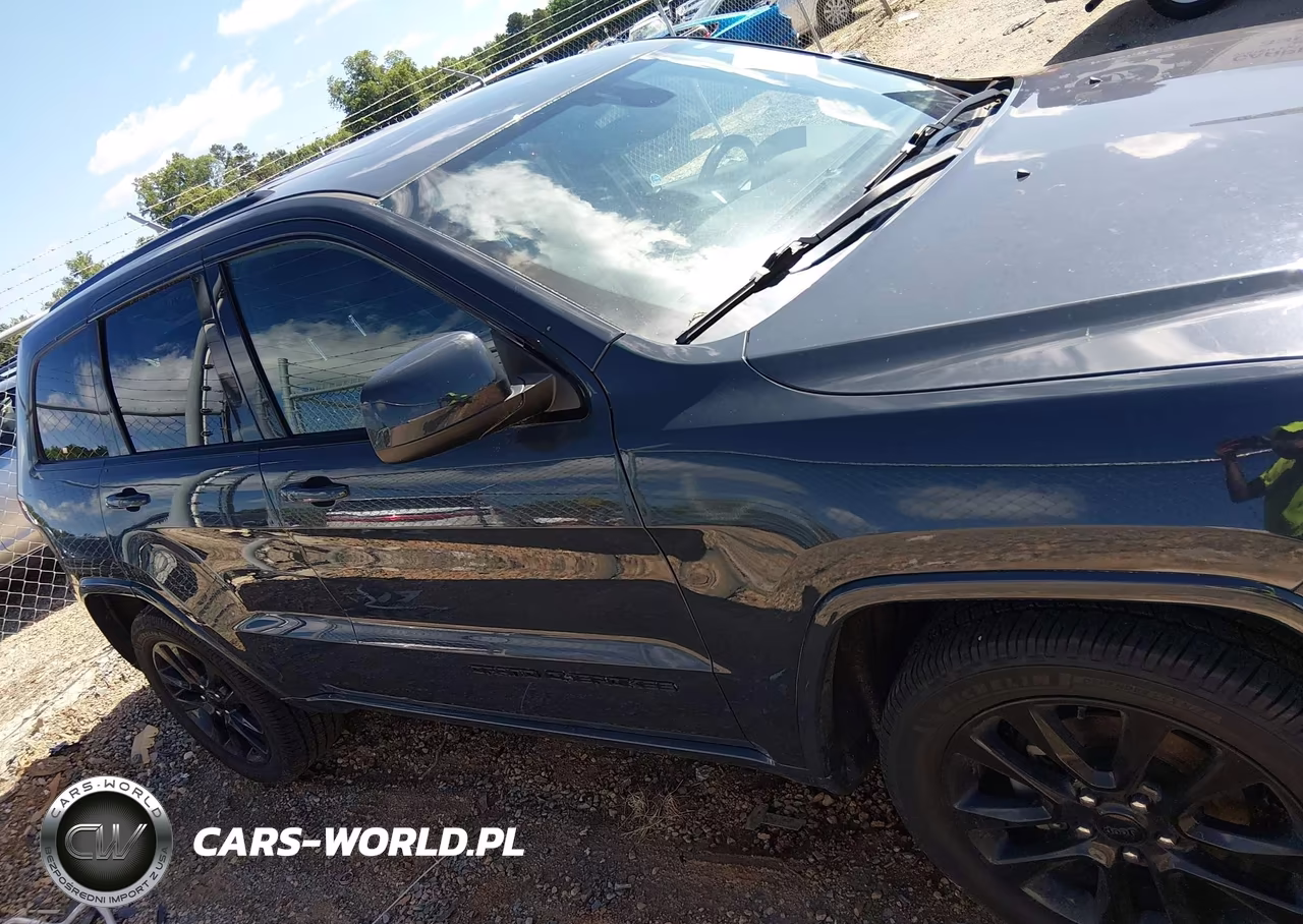 2018 Jeep Grand Cherokee Altitude 4X4 VIN:1C4RJFAG5JC220303 - 13