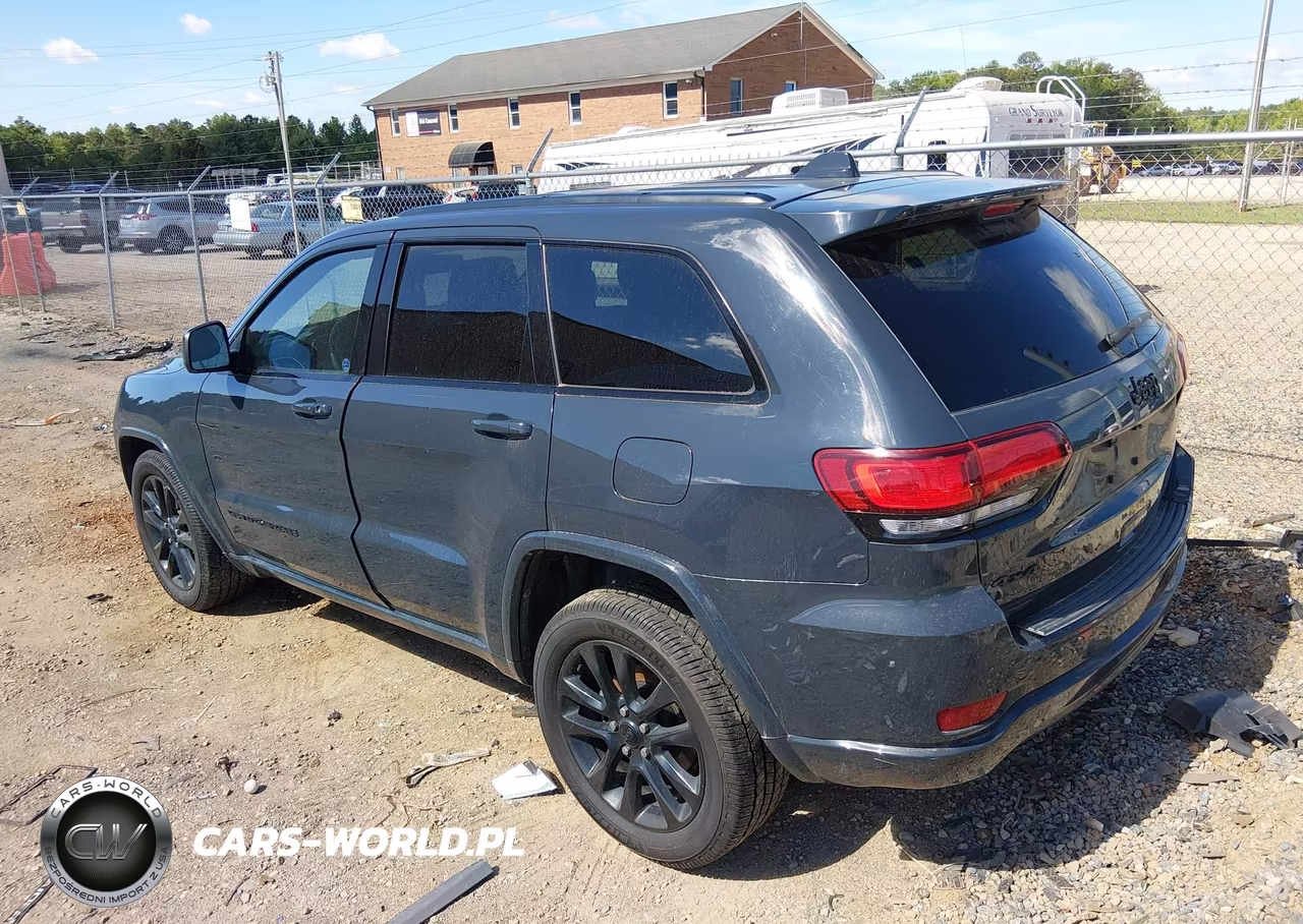 2018 Jeep Grand Cherokee Altitude 4X4 VIN:1C4RJFAG5JC220303 - 3