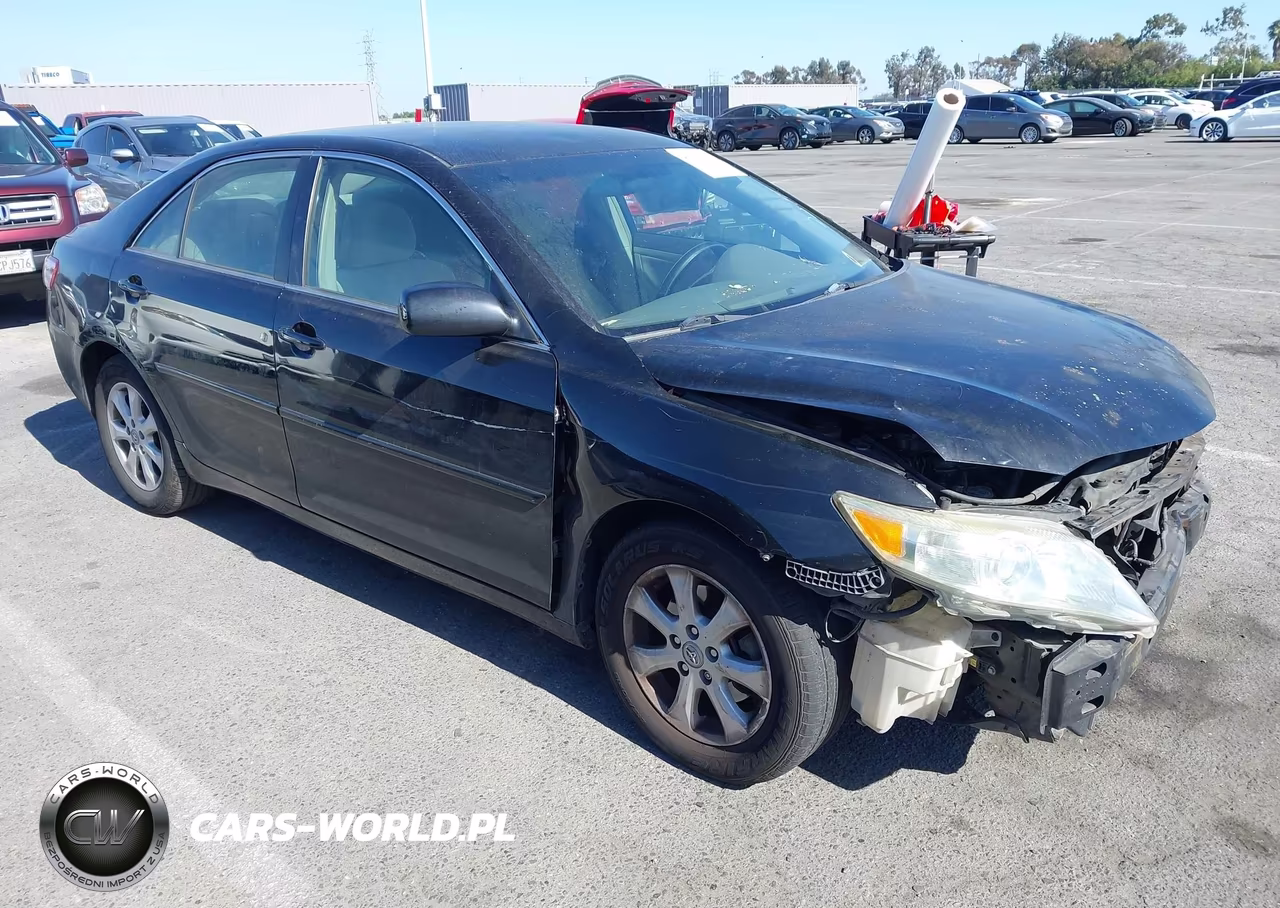 2011 Toyota Camry Le – zdjęcie 1 z 16