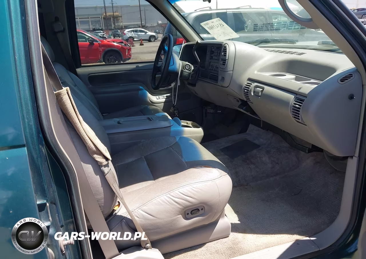1996 Chevrolet Suburban C1500 VIN:1GNEC16R9TJ393575 - 5