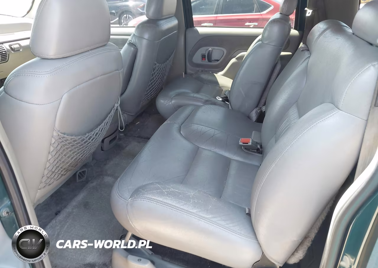 1996 Chevrolet Suburban C1500 VIN:1GNEC16R9TJ393575 - 8