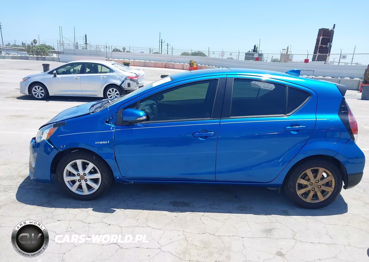 2017 Toyota Prius C Three VIN:JTDKDTB36H1591592 - 14