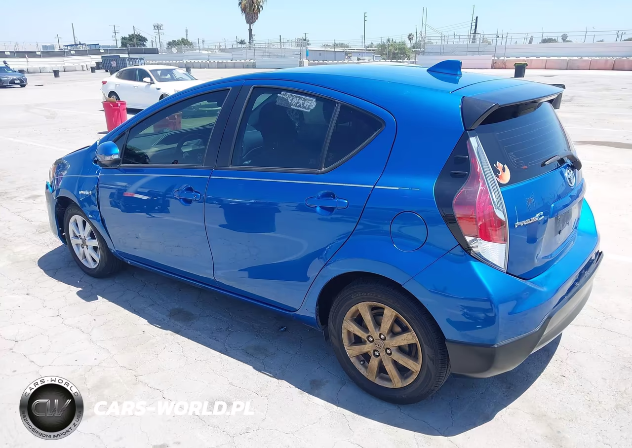 2017 Toyota Prius C Three VIN:JTDKDTB36H1591592 - 3