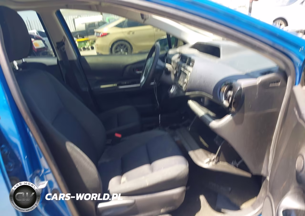 2017 Toyota Prius C Three VIN:JTDKDTB36H1591592 - 5