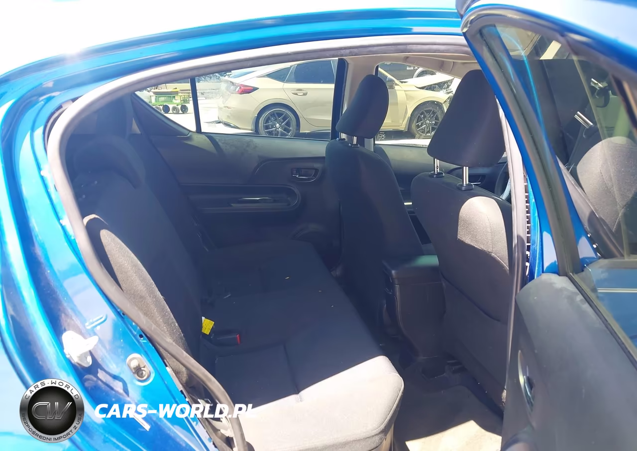 2017 Toyota Prius C Three VIN:JTDKDTB36H1591592 - 8