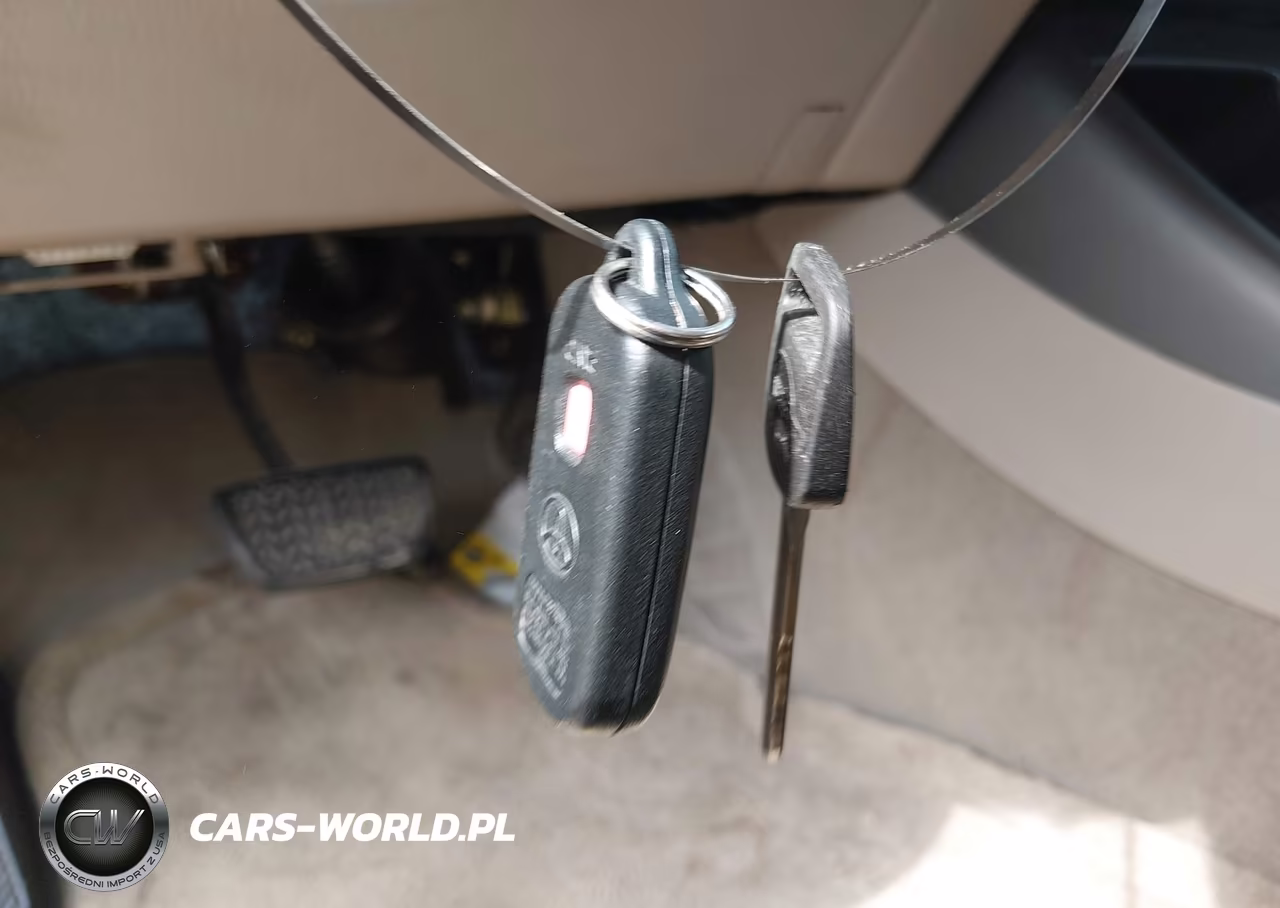 2004 Toyota Camry Le VIN:4T1BE32K24U800416 - 11