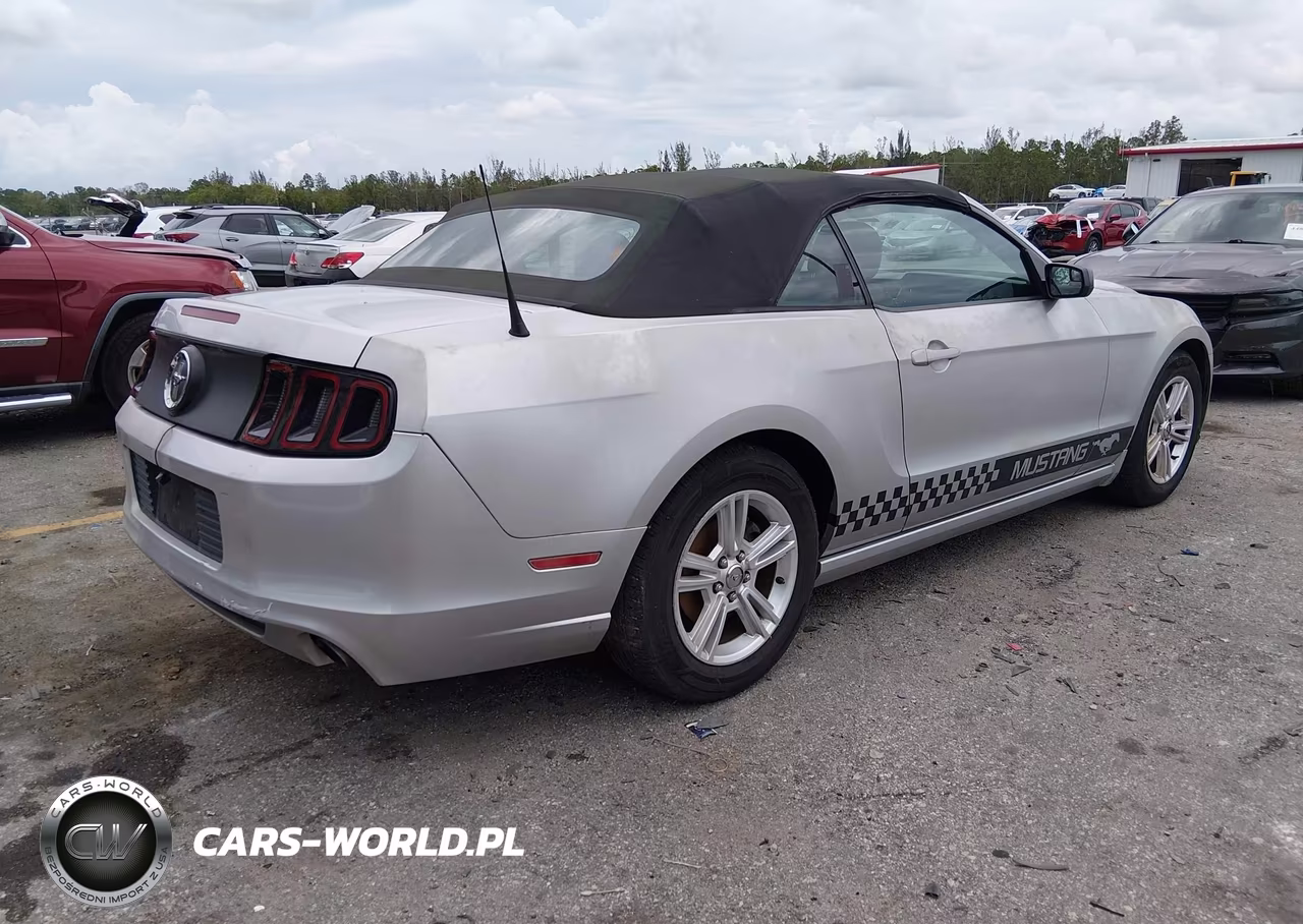 2014 Ford Mustang V6 VIN:1ZVBP8EM8E5232240 - 4