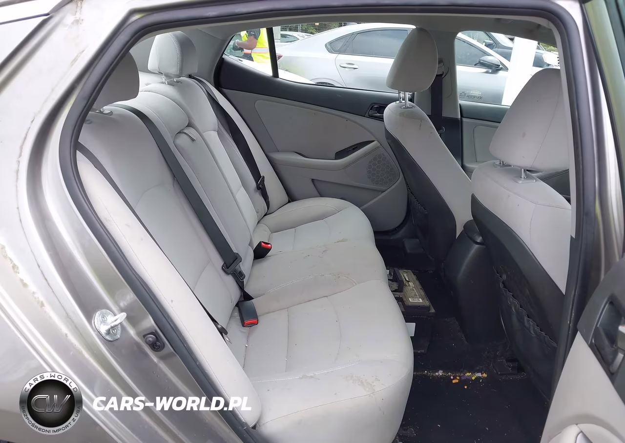 2015 Kia Optima Lx VIN:5XXGM4A78FG468300 - 8