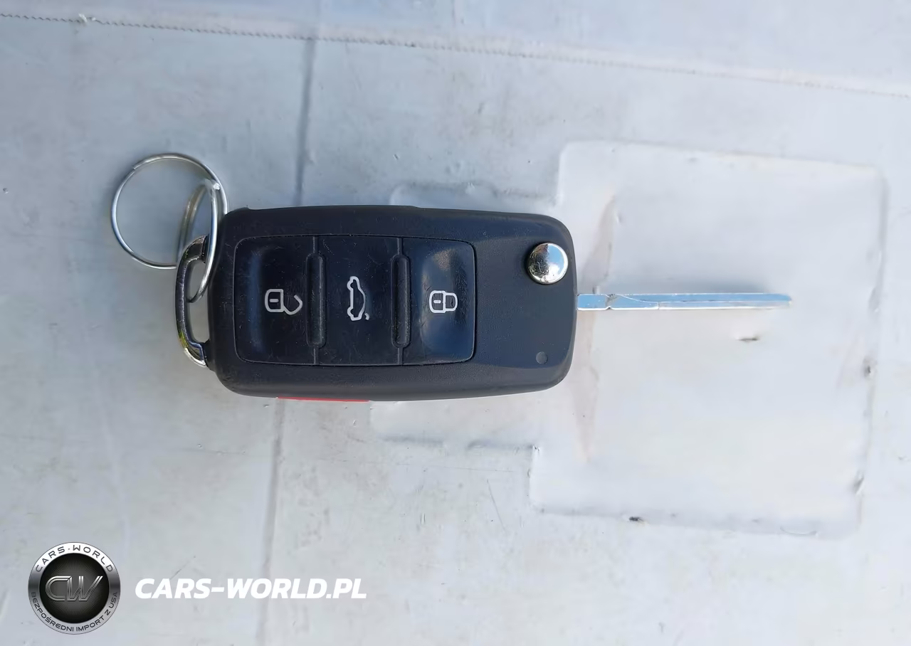 2014 Volkswagen Beetle 2.0T R-Line VIN:3VWVT7AT8EM663882 - 11