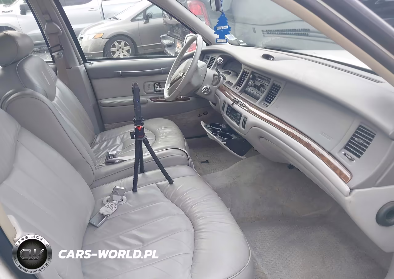 1996 Lincoln Town Car Executive VIN:1LNLM81W1TY627634 - 5