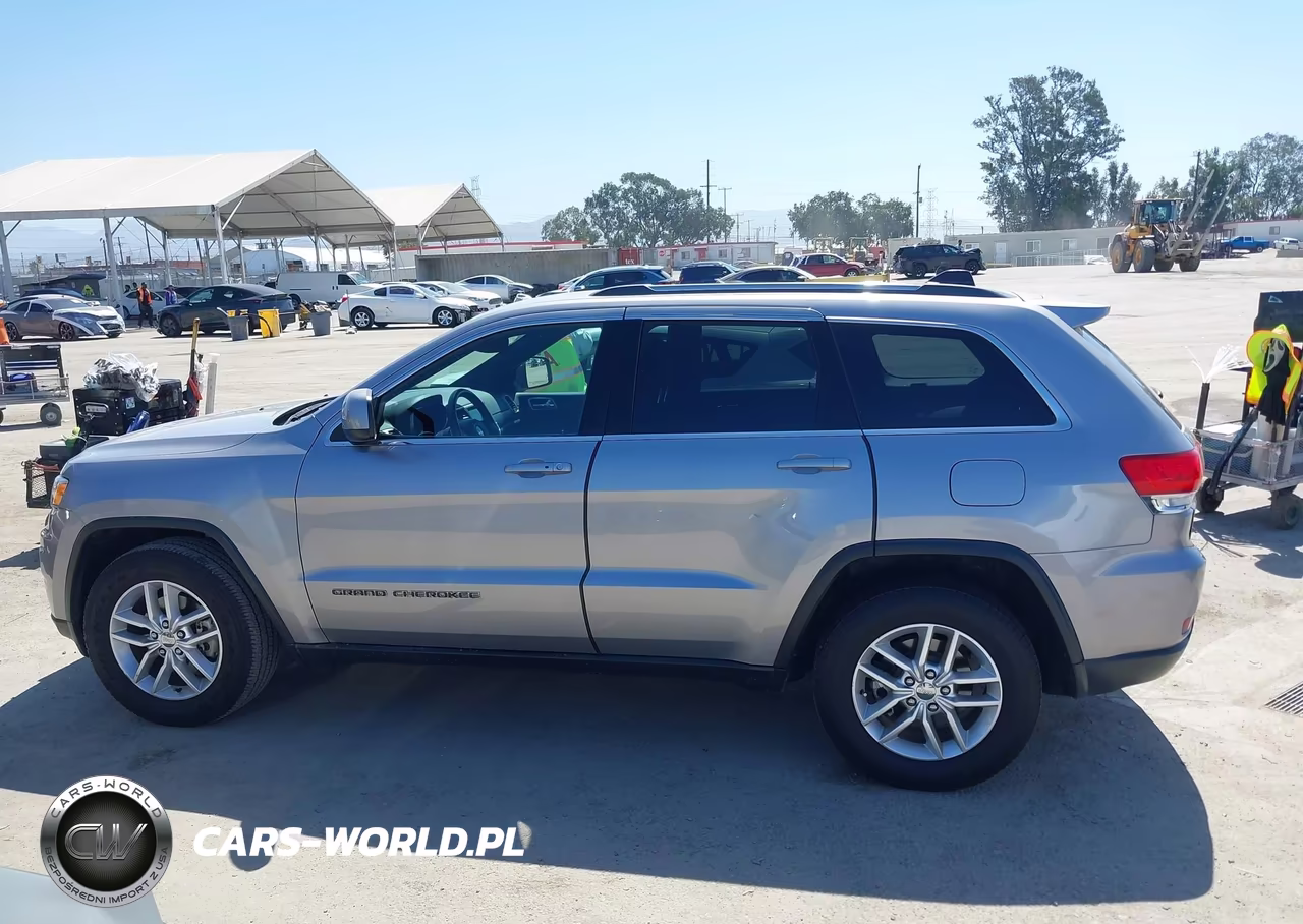 2017 Jeep Grand Cherokee Laredo 4X2 VIN:1C4RJEAGXHC609135 - 14