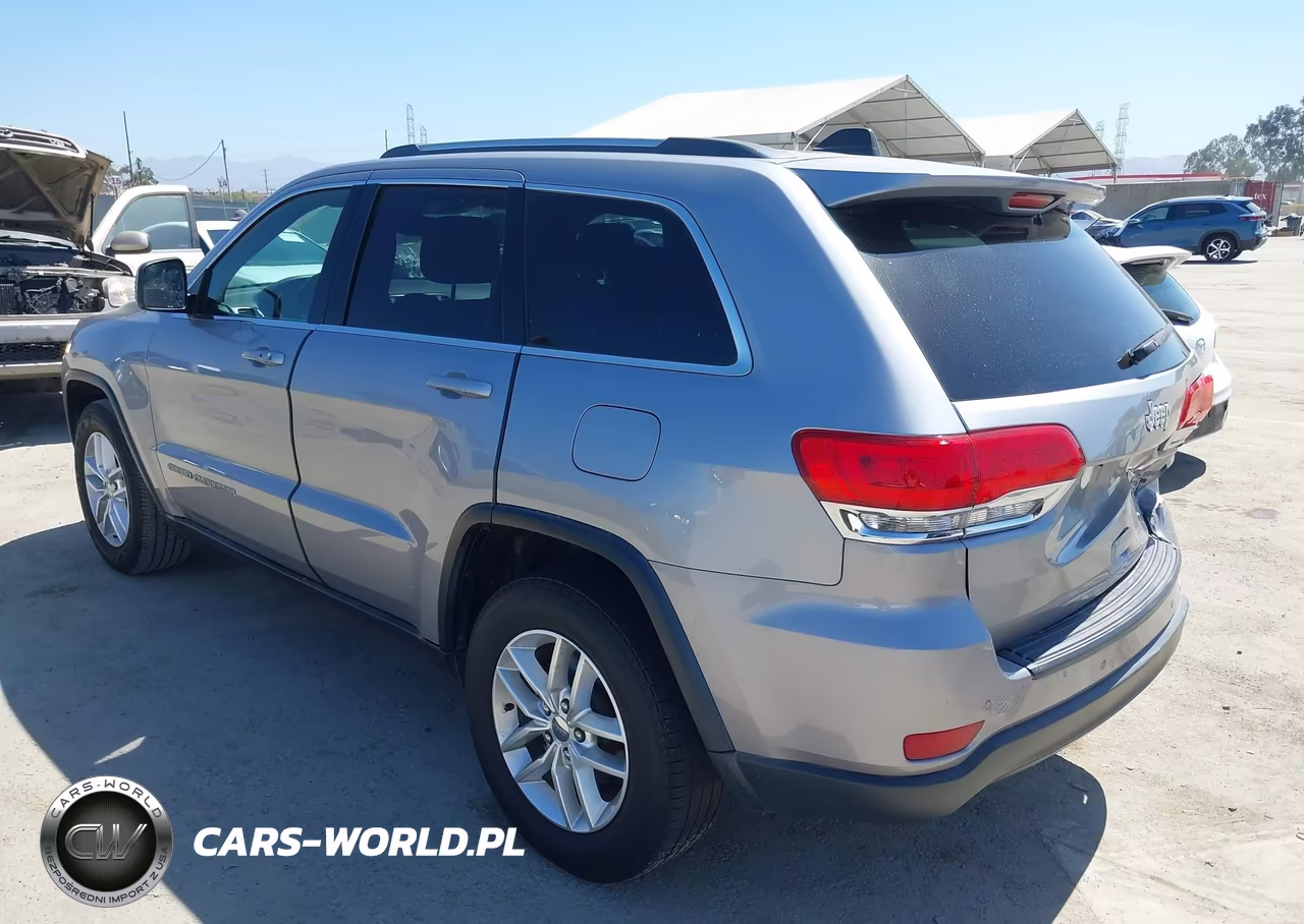 2017 Jeep Grand Cherokee Laredo 4X2 VIN:1C4RJEAGXHC609135 - 3