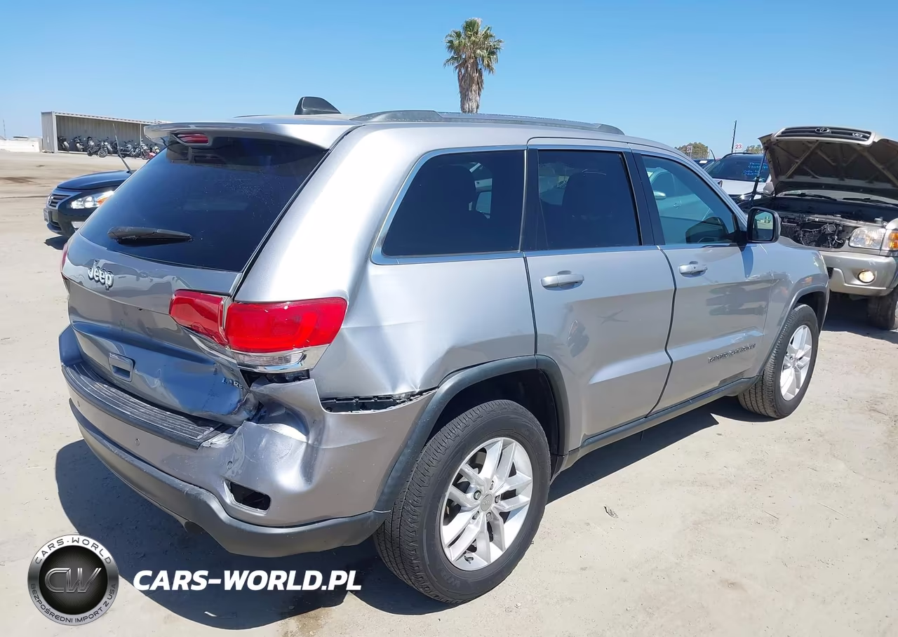 2017 Jeep Grand Cherokee Laredo 4X2 VIN:1C4RJEAGXHC609135 - 4