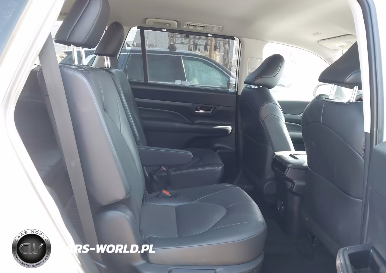 2025 Toyota Grand Highlander Xle VIN:5TDAAAA58SS025133 - 8
