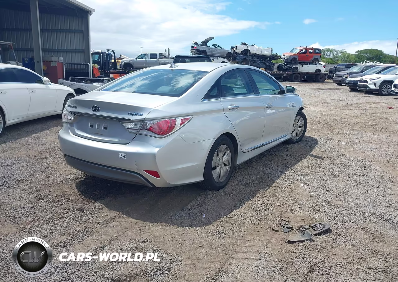 2013 Hyundai Sonata Hybrid VIN:KMHEC4A48DA082934 - 4