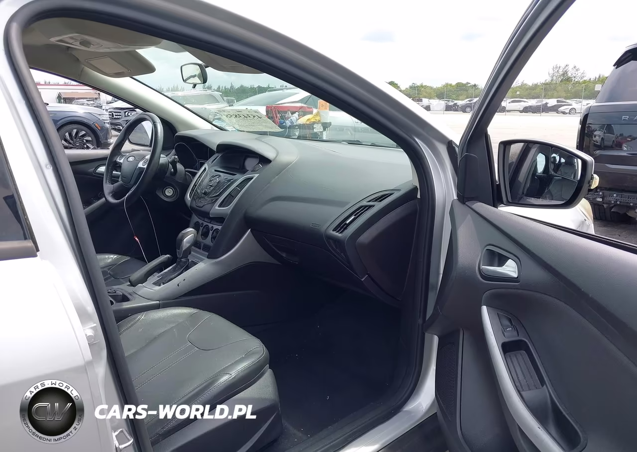 2014 Ford Focus Se VIN:1FADP3K26EL455301 - 5