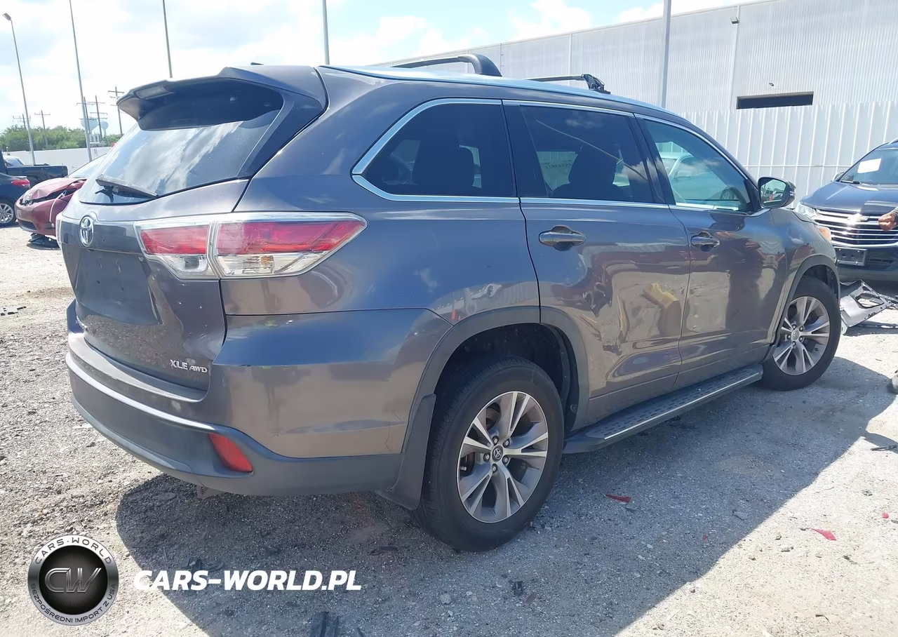 2015 Toyota Highlander Xle V6 VIN:5TDJKRFH5FS208574 - 4