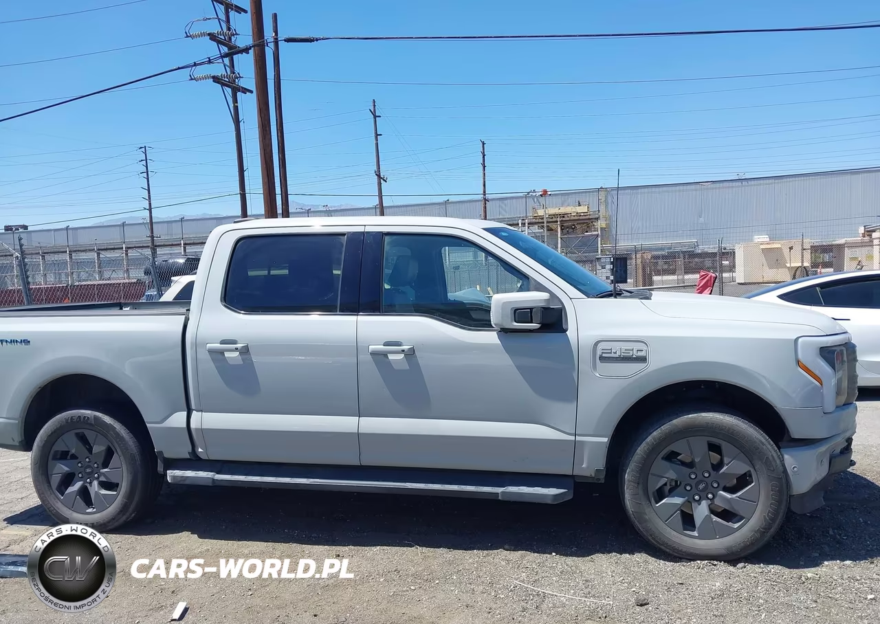 2023 Ford F-150 Lightning Lariat VIN:1FT6W1EV2PWG56579 - 13