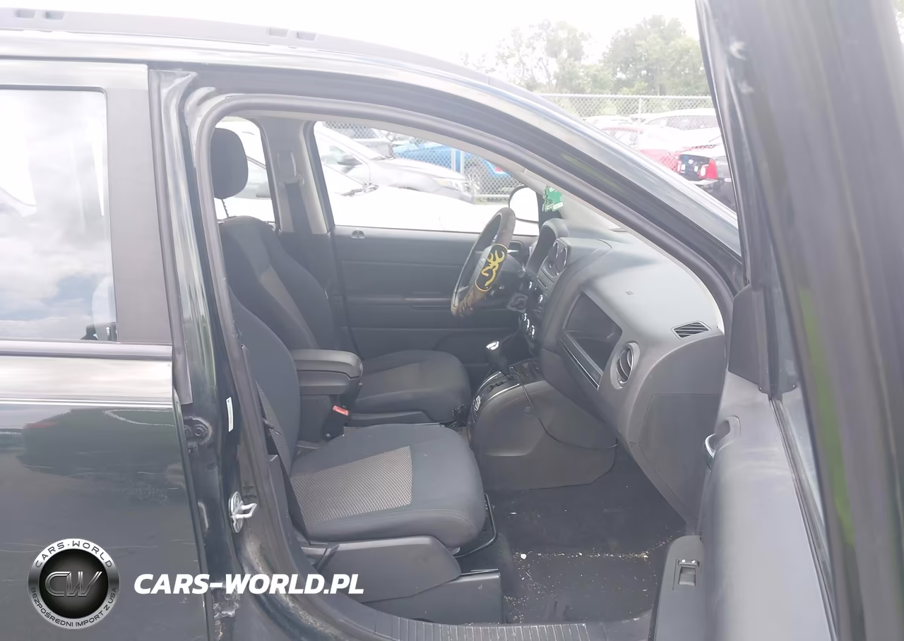 2010 Jeep Compass Sport VIN:1J4NT4FB1AD612242 - 5