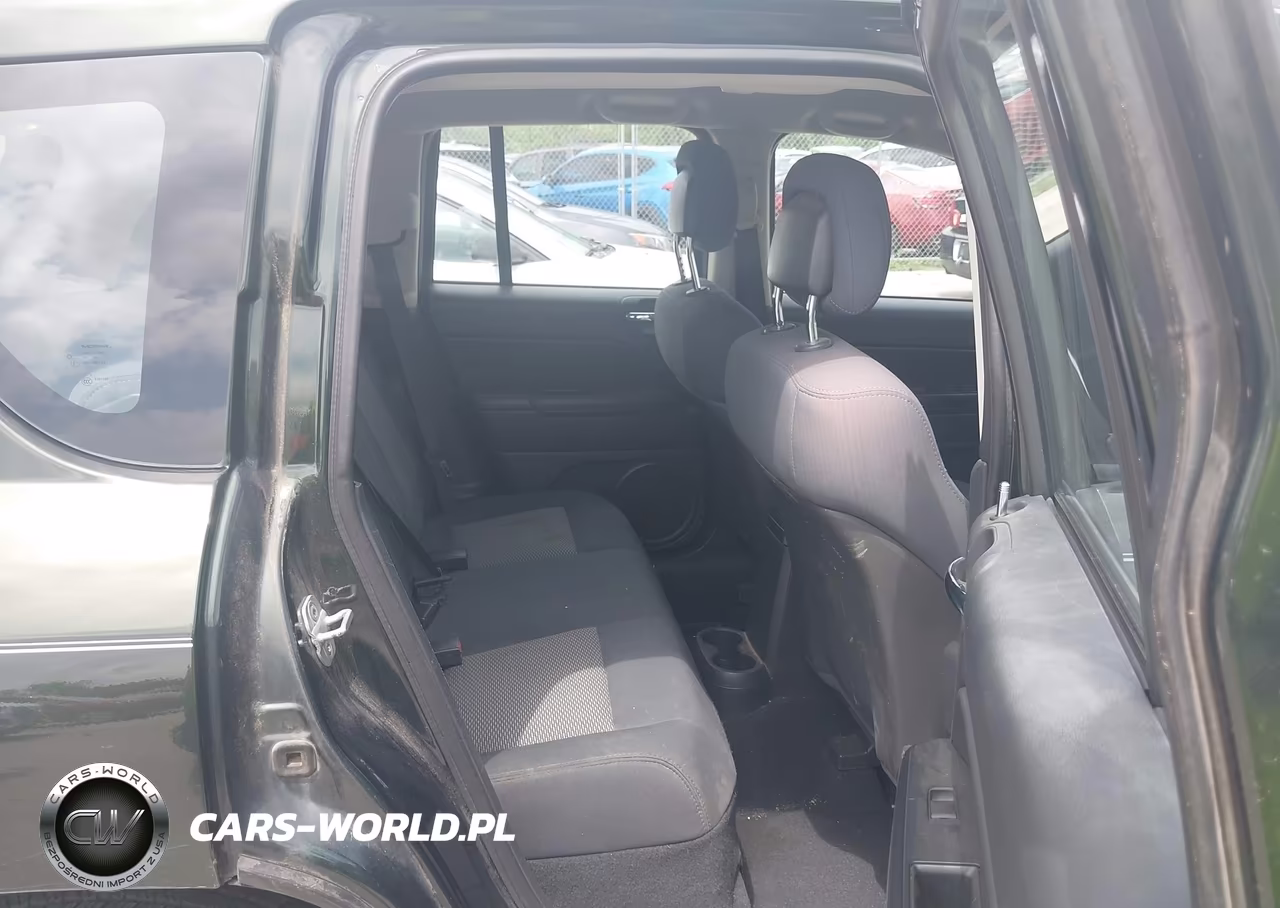 2010 Jeep Compass Sport VIN:1J4NT4FB1AD612242 - 8