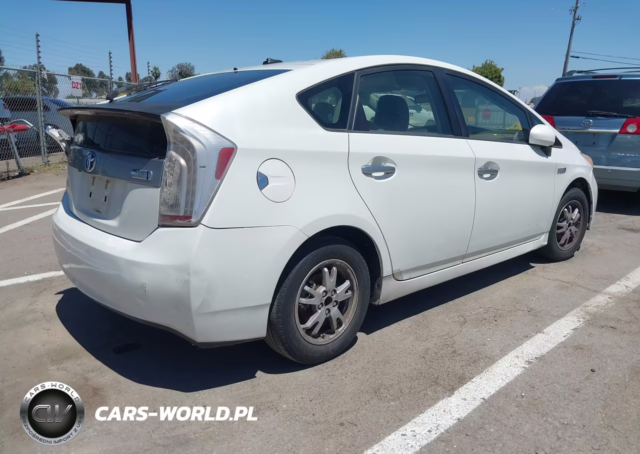2013 Toyota Prius Plug-In VIN:JTDKN3DP9D3044568 - 4