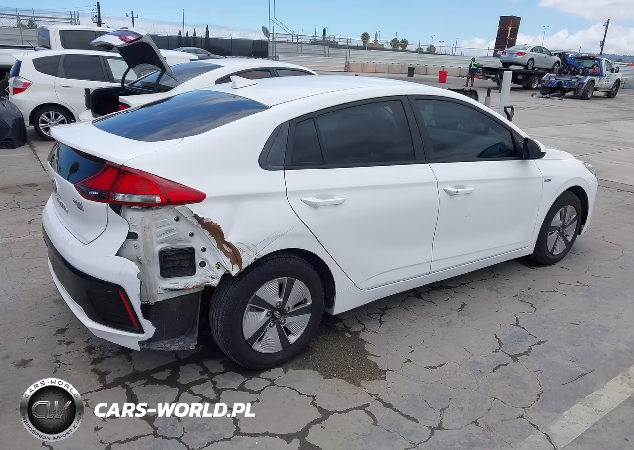 2017 Hyundai Ioniq Hybrid Blue VIN:KMHC65LC7HU057262 - 4