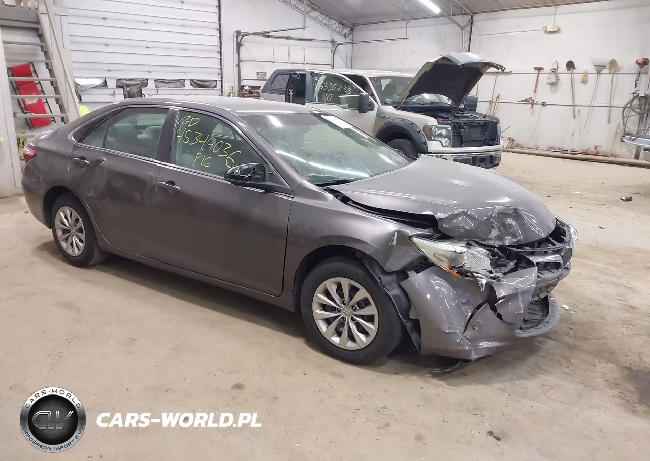 2016 Toyota Camry Le – zdjęcie 1 z 17