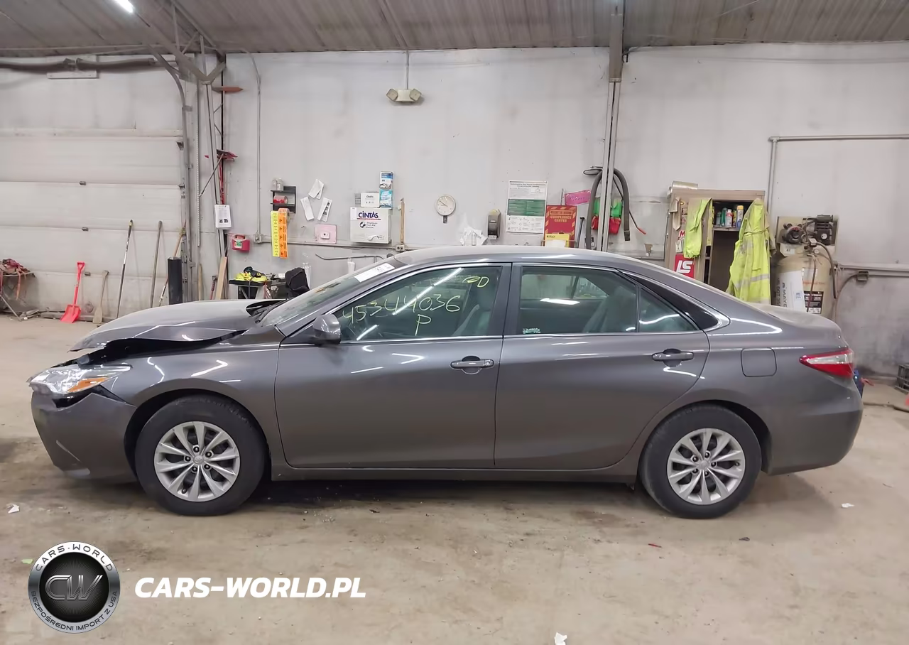 2016 Toyota Camry Le VIN:4T4BF1FK3GR530571 - 15