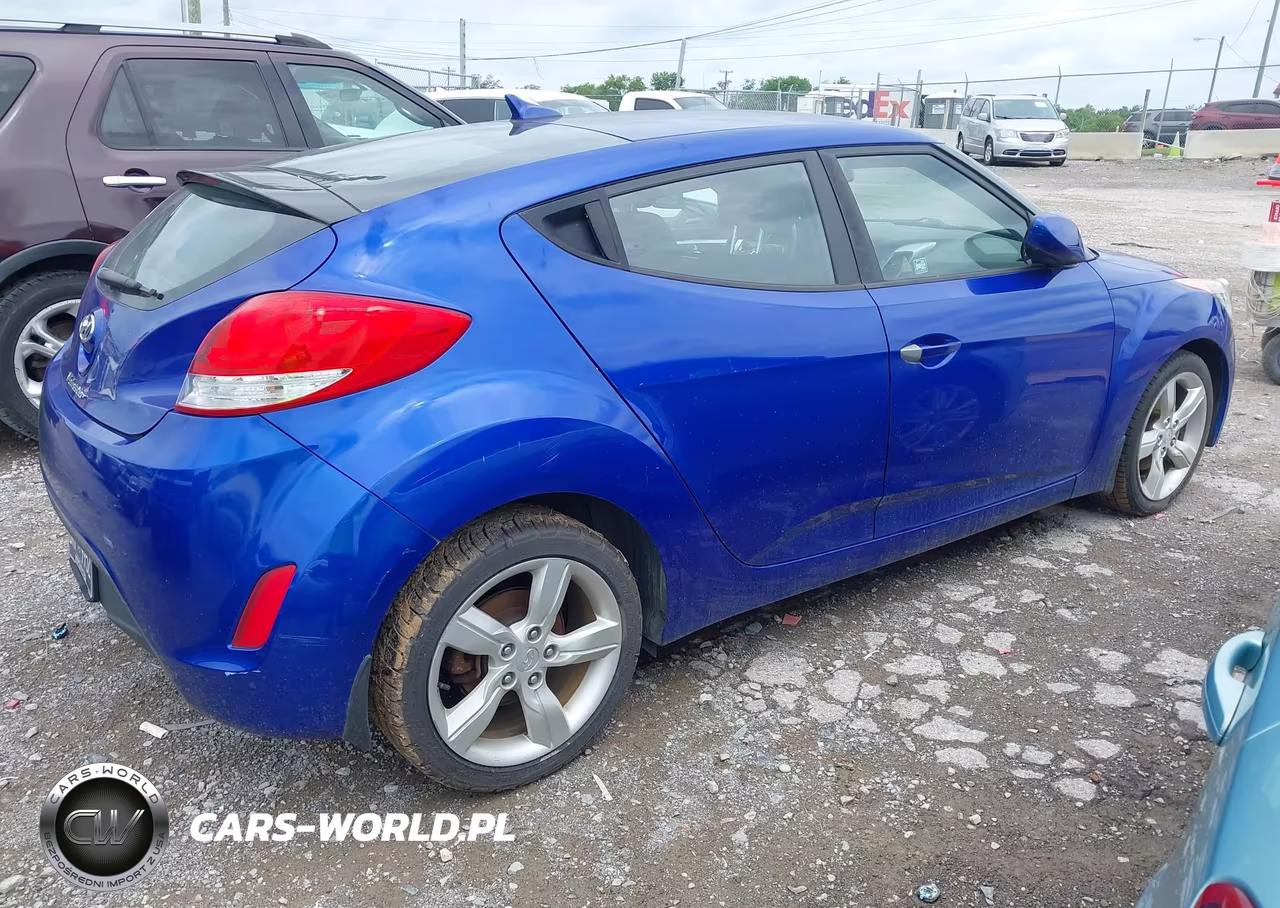 2013 Hyundai Veloster Base W-Black VIN:KMHTC6AD2DU126668 - 4