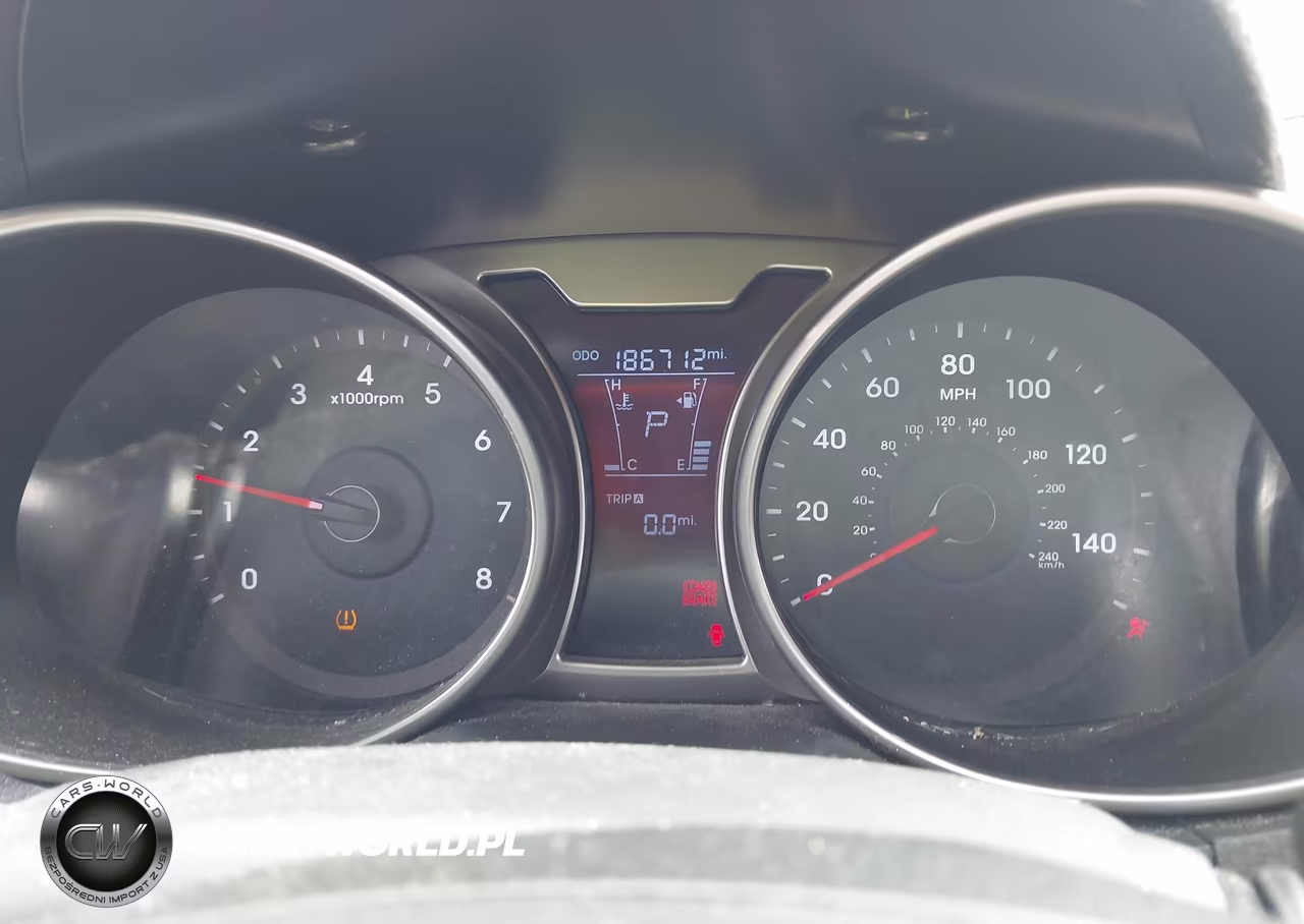 2013 Hyundai Veloster Base W-Black VIN:KMHTC6AD2DU126668 - 7