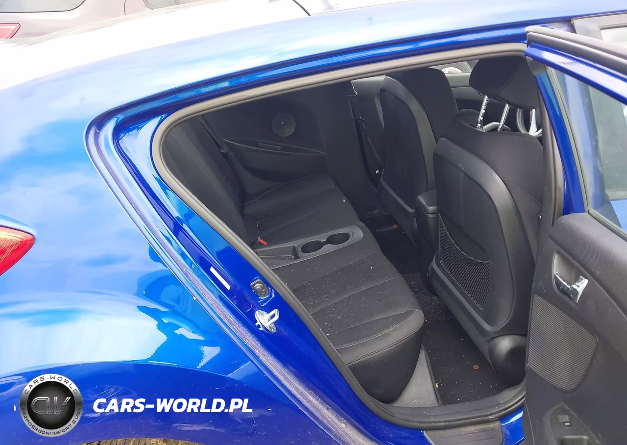 2013 Hyundai Veloster Base W-Black VIN:KMHTC6AD2DU126668 - 8
