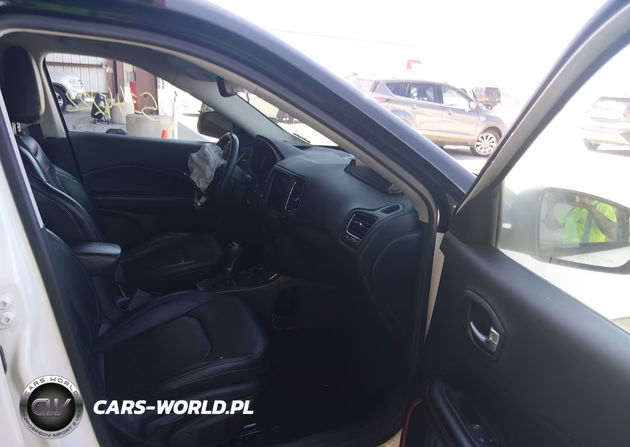 2019 Jeep Compass Trailhawk 4X4 VIN:3C4NJDDB3KT651098 - 5