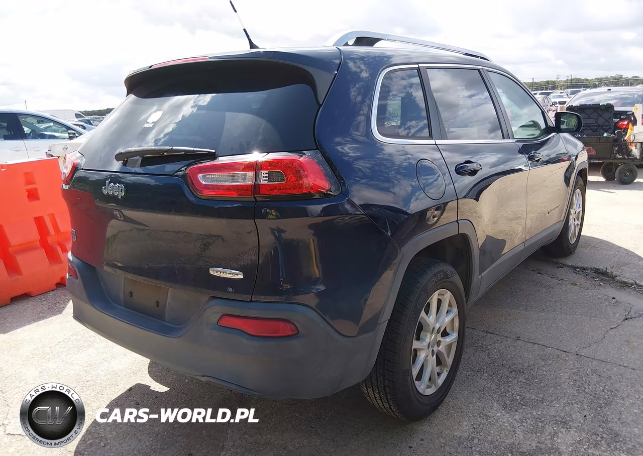 2015 Jeep Cherokee Latitude VIN:1C4PJLCB7FW655529 - 4