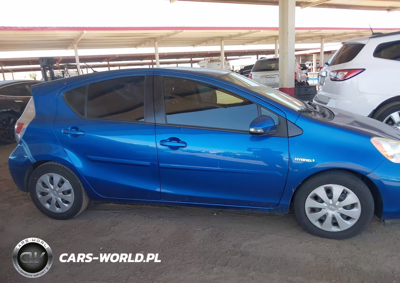 2013 Toyota Prius C Two VIN:JTDKDTB30D1546092 - 13
