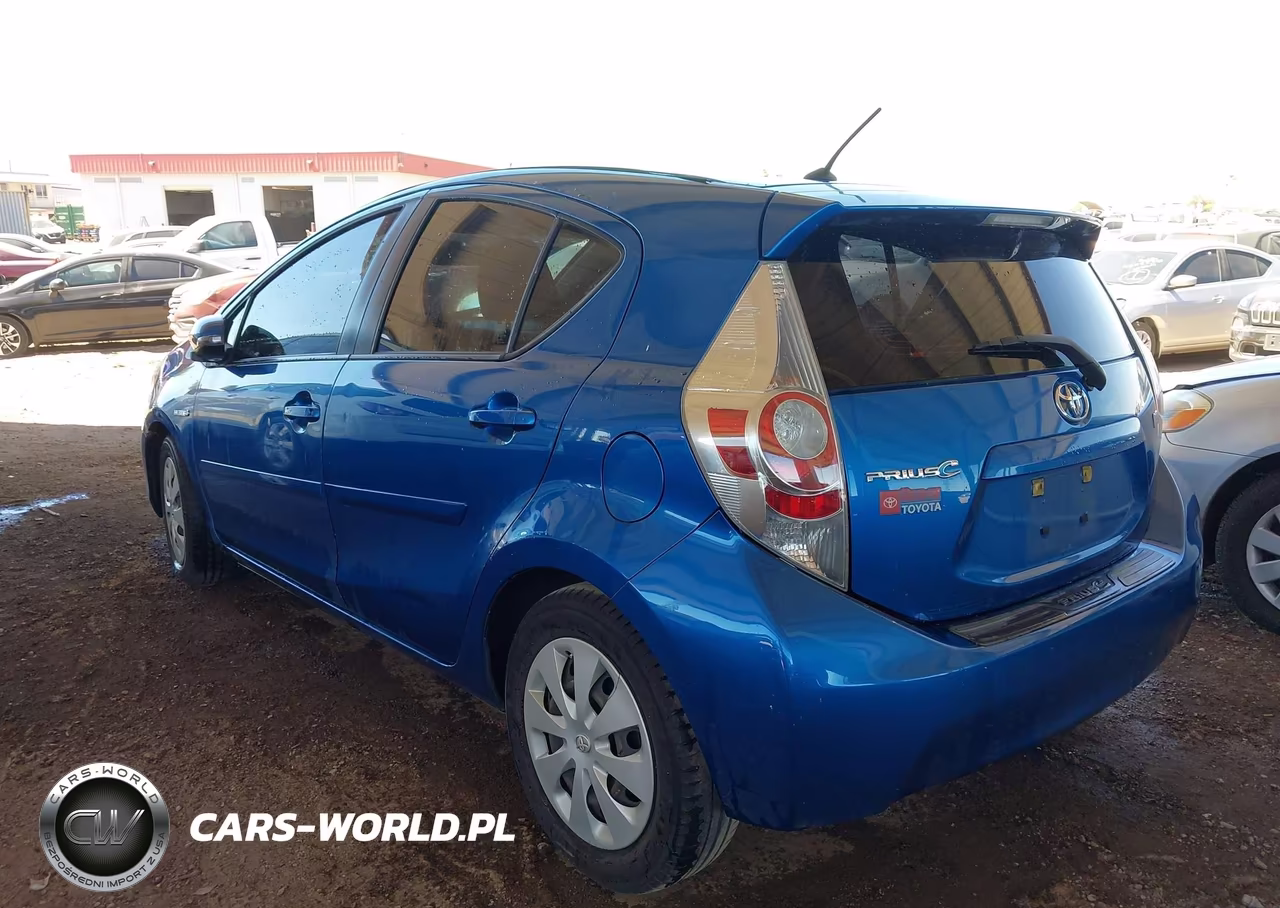 2013 Toyota Prius C Two VIN:JTDKDTB30D1546092 - 3