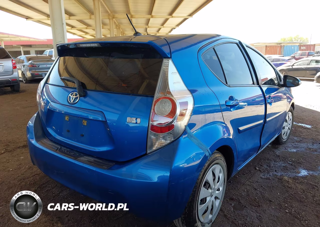 2013 Toyota Prius C Two VIN:JTDKDTB30D1546092 - 4