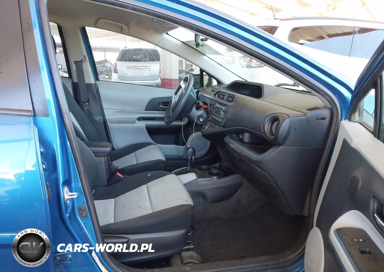 2013 Toyota Prius C Two VIN:JTDKDTB30D1546092 - 5