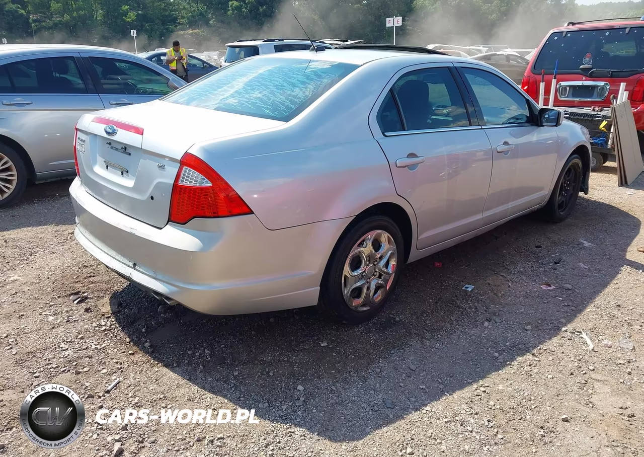 2010 Ford Fusion Se VIN:3FAHP0HA7AR235675 - 4