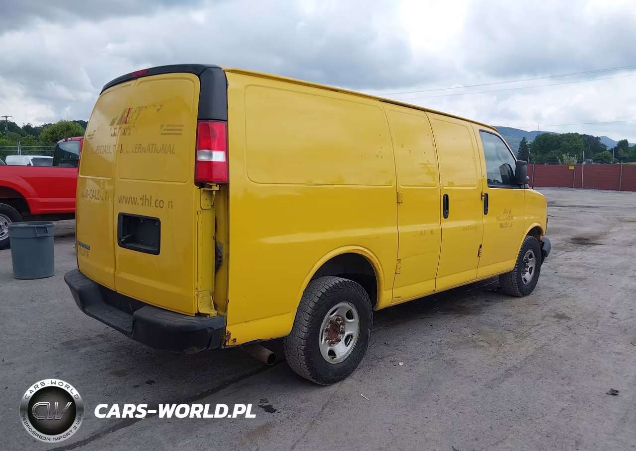 2018 Chevrolet Express 2500 Work Van VIN:1GCWGAFG4J1316402 - 4