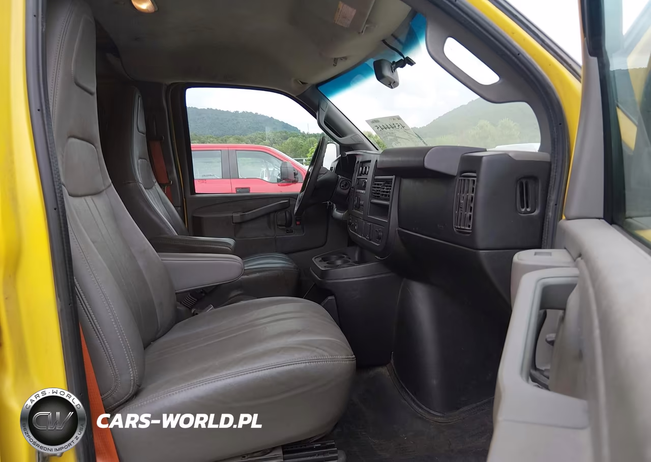 2018 Chevrolet Express 2500 Work Van VIN:1GCWGAFG4J1316402 - 5