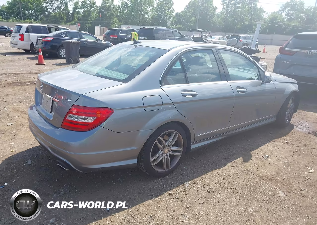 2012 Mercedes-Benz C 300 Sport 4Matic VIN:WDDGF8BB7CA728364 - 4