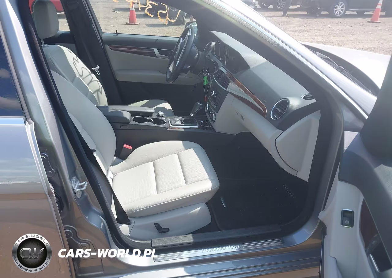 2012 Mercedes-Benz C 300 Sport 4Matic VIN:WDDGF8BB7CA728364 - 5