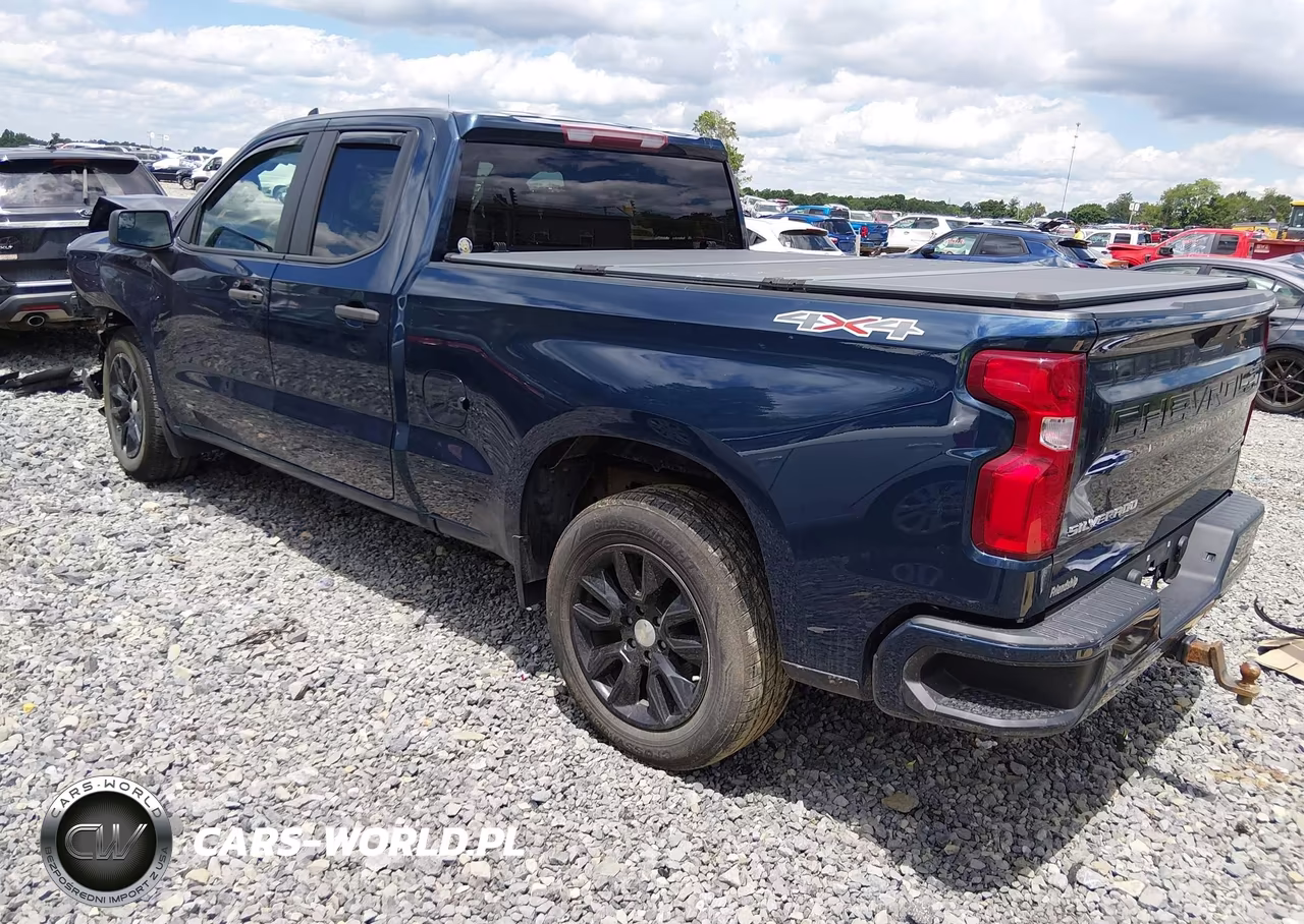 2020 Chevrolet Silverado 1500 4Wd Standard Bed Custom VIN:1GCRYBEK1LZ358617 - 3