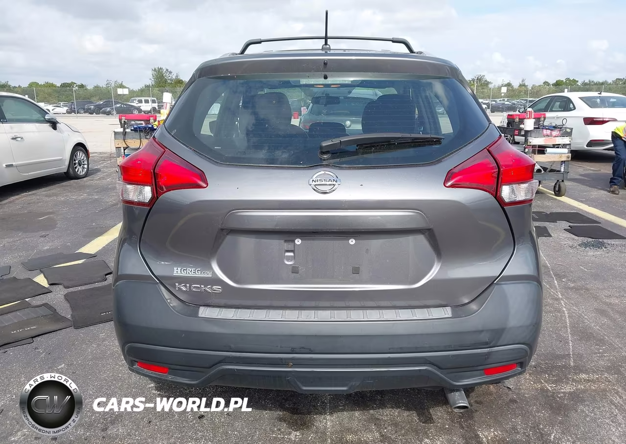 2019 Nissan Kicks S VIN:3N1CP5CU5KL510163 - 17