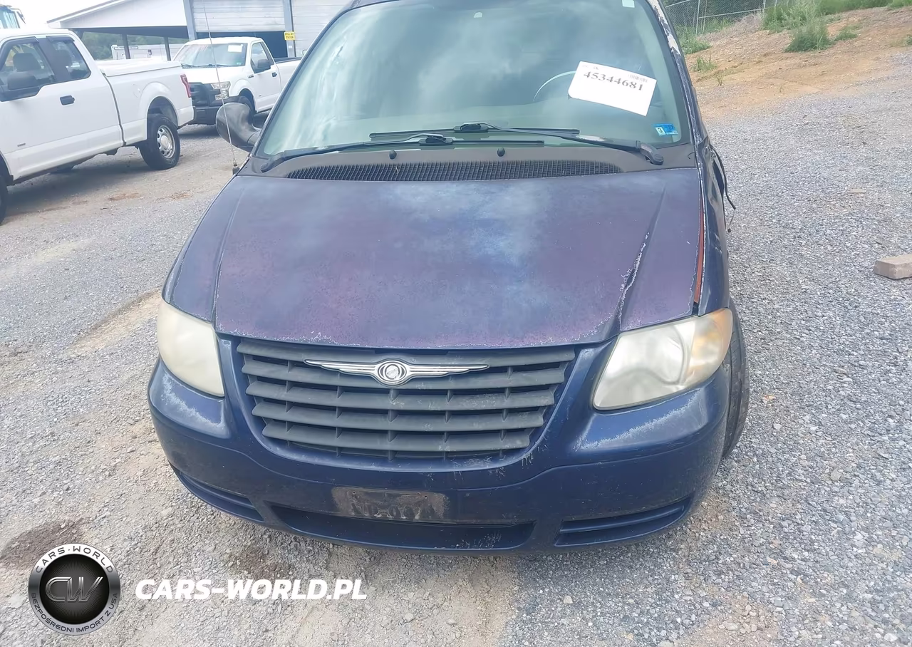 2005 Chrysler Town & Country VIN:1C4GP45R15B431063 - 13