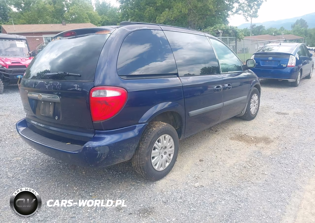 2005 Chrysler Town & Country VIN:1C4GP45R15B431063 - 4