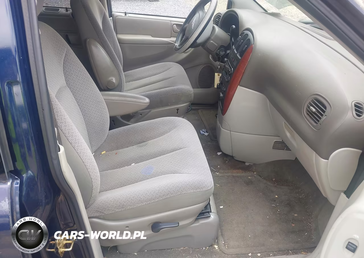 2005 Chrysler Town & Country VIN:1C4GP45R15B431063 - 5