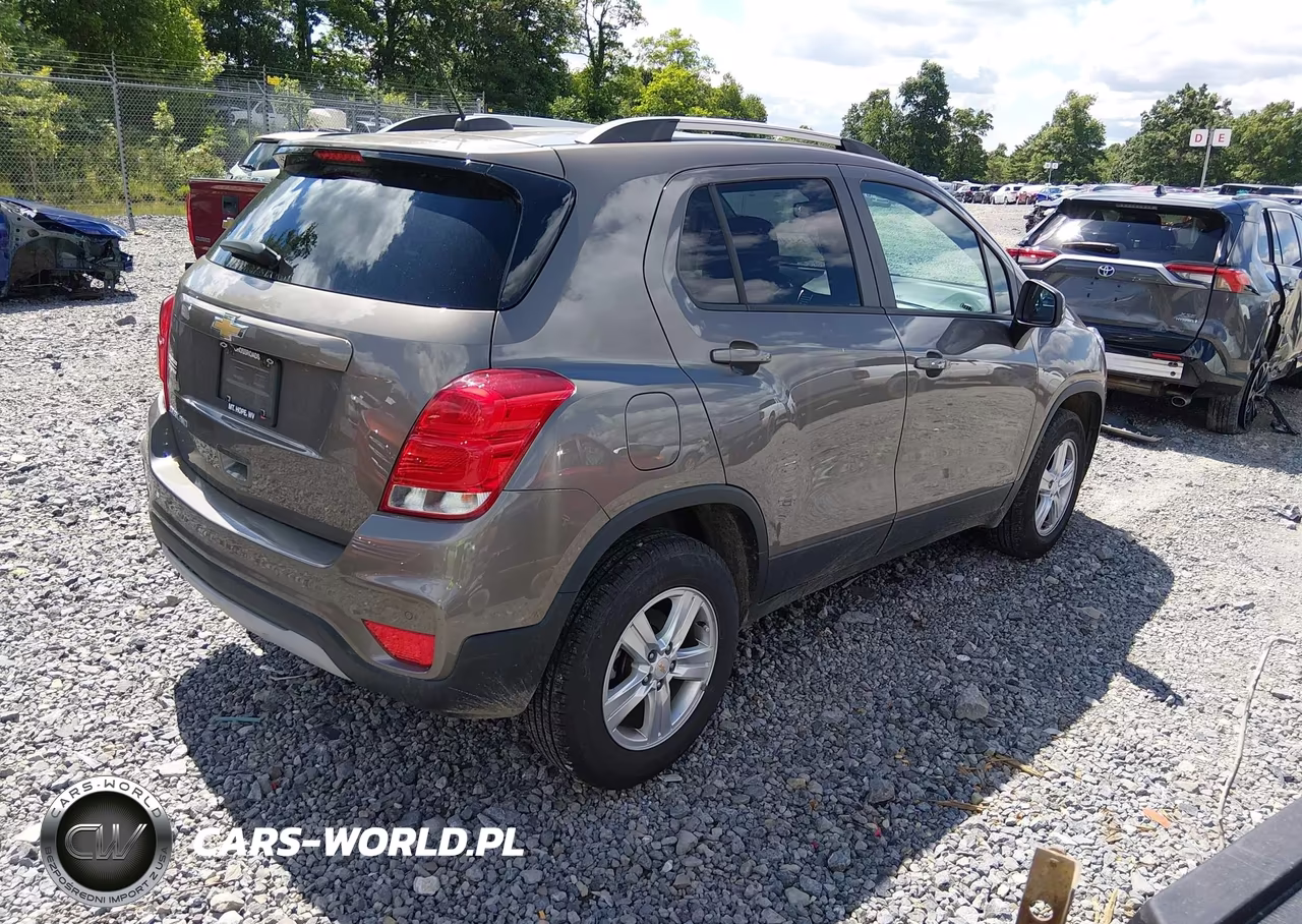 2021 Chevrolet Trax Awd Lt VIN:KL7CJPSB7MB351870 - 4